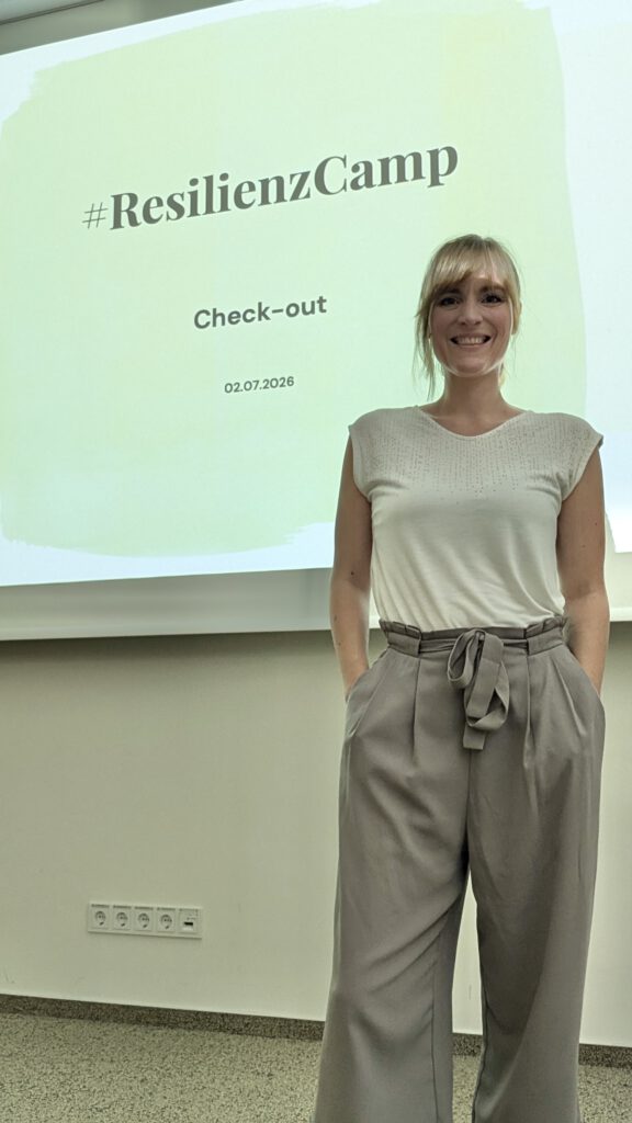 Resilienztrainerin Farina Eisenbeis beim Check-Out Workshop der Resilienz Lernreise ResilienzCamp von Rethink work